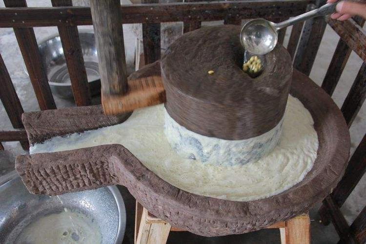 其它 充满回忆感的几件老物件 你好,旧时光 写美篇 石磨是用于把米,麦