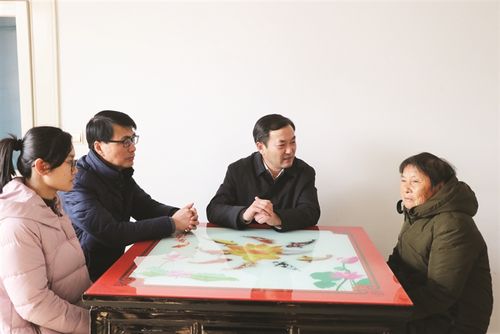 高邮日报数字报-三垛镇领导慰问好村医杨宝森家属