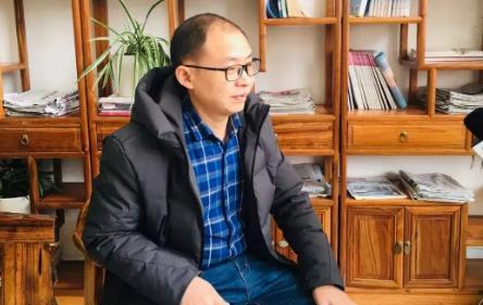 李明勇从保安到博士,李明亮从博士到回家"啃老",说明了什么?