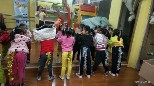 小舞星幼儿园学前2班第8周美篇