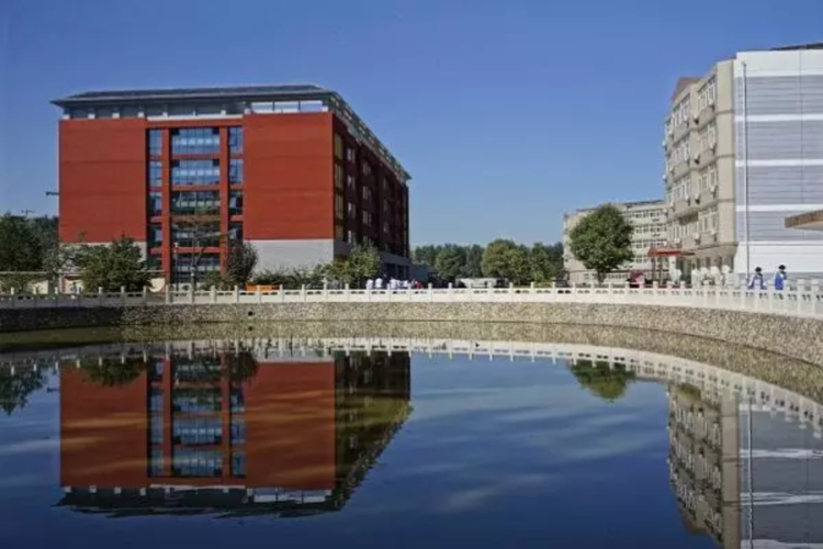 北京市顺义牛栏山第一中学北京市顺义牛栏山第一中学(简称牛栏山一中)