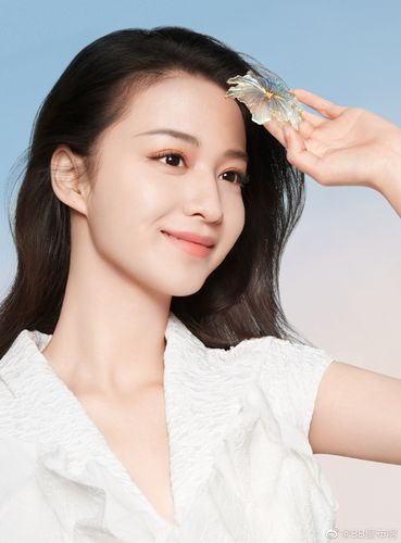 王楚然解锁『花西子』挚友