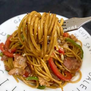 黑椒培根意面(附:自制黑胡椒酱做法)