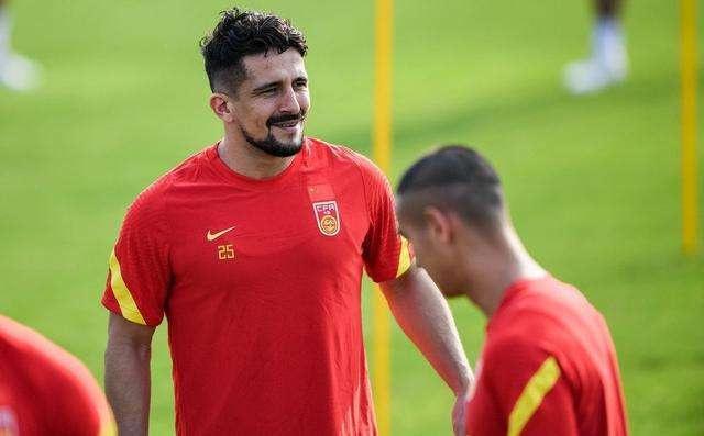 国足有了如此昂贵的归化球员为何在世界杯预选赛的成绩如此惨淡