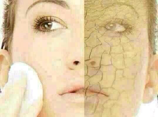 【下图是在显微镜下看出皮肤缺水,就跟缺水干悍的土地一样 ,很多mm都