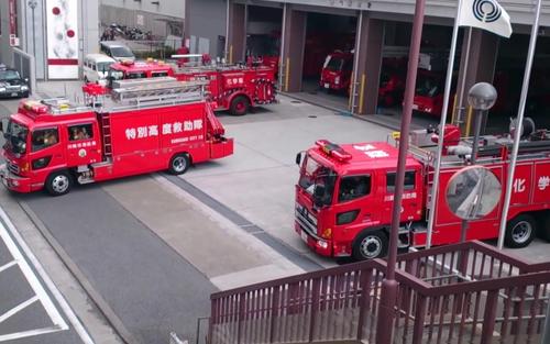 倒计时6秒日本消防车集体开始交响曲伴奏式紧急出警全部使用日本派特