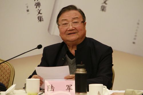 各地 人文华东 学术讲坛      上海曲协主席王汝刚作专题发言.