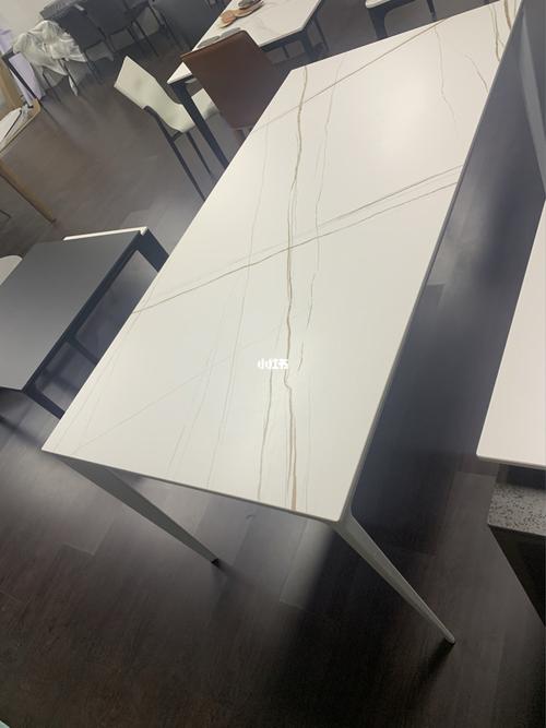 德利丰岩板餐桌劳伦白金搭配白色铝合金架子_餐桌_岩板_穿搭_岩板餐桌