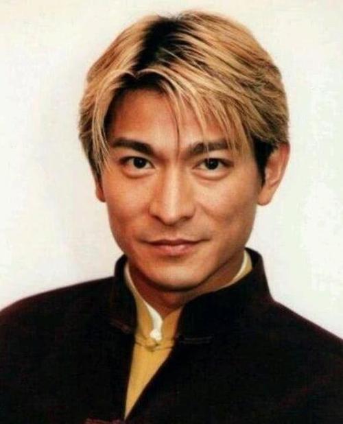刘德华出道四十年,哪一年是他的颜值巅峰?我认为是这一年