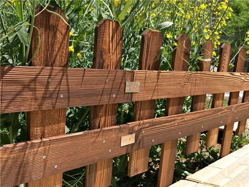 运城草坪木栅栏