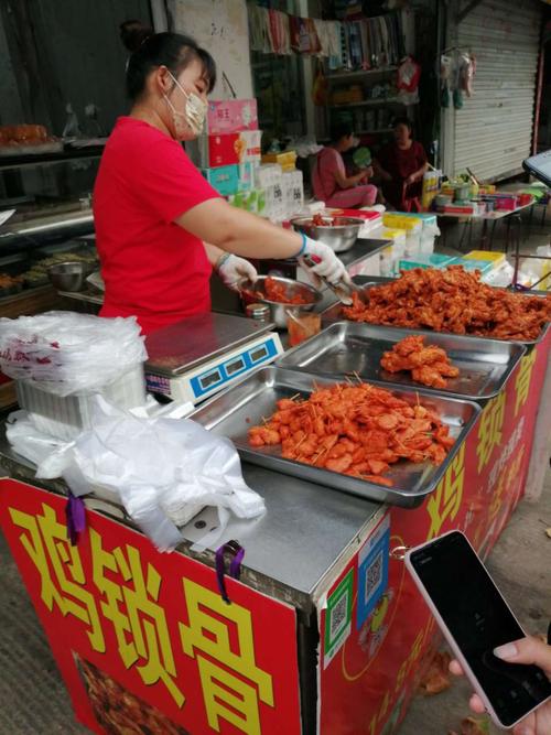 油炸鸡锁骨的味道,味道还不错,每次从这路过都咽口水!