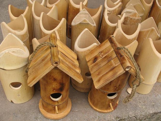 竹工艺与一般的木工艺品不同,竹工艺品通过蒸煮烘干后,使用期限远超过