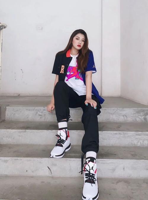 snkr girls送鞋丨学会摆pose,你也可以像这期身材颜值兼具的球鞋女生