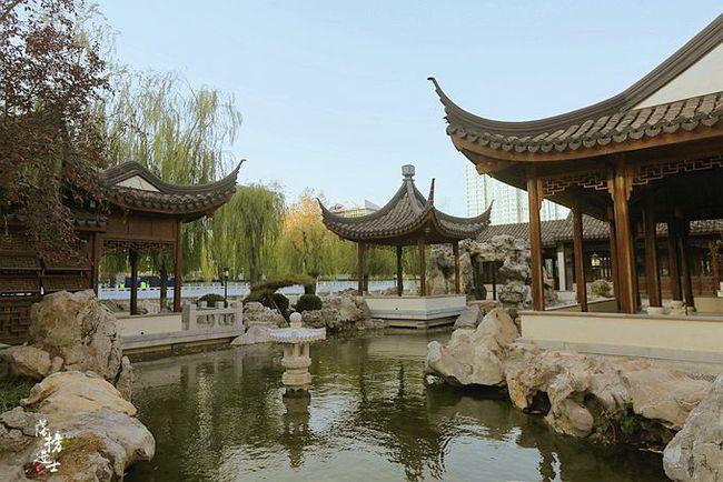 石家庄闹市有一座裕园粉墙黛瓦小巧精致仿佛来到了江南园林