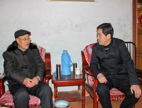 1月20日上午,春节来临之际,临泉县卫计委党委书记,主任李保平