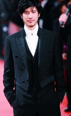 男星留胡子颜值pk 胡歌钟汉良王力宏谁最帅?