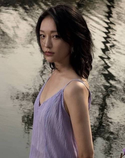 拍一组像周迅那样的少女写真