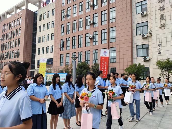 "诵读经典,感念师恩"新郑市崇文中学2020年庆祝第36个