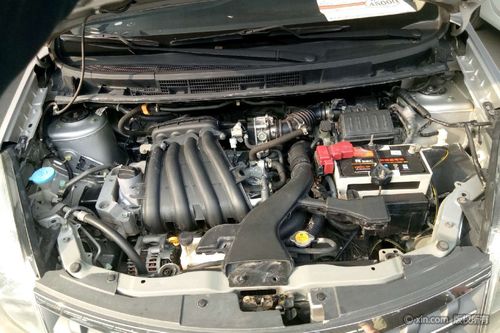 日产骊威发动机舱