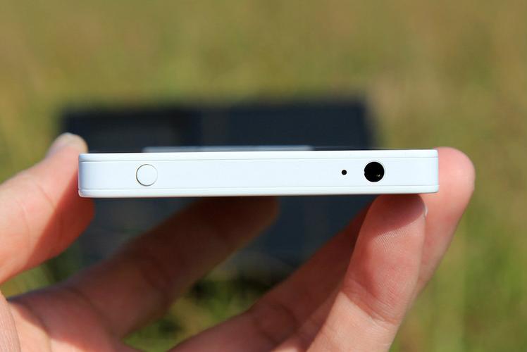 唯美白色情怀白色版锤子t1手机图赏