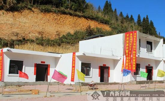 金秀:六段瑶寨193名贫困户喜迁新居