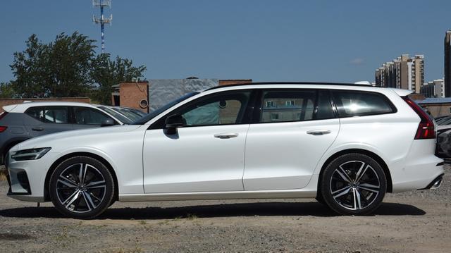 2021款沃尔沃v60上市:价格下调,换装全新动力总成