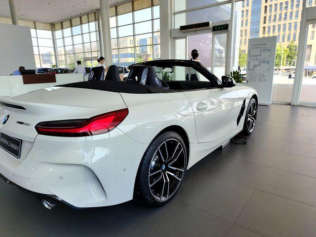 跑车范儿十足实拍宝马z4最低配敞篷是精髓