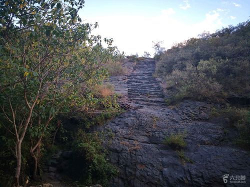 京西古道圈门南向北环穿(雷达站遇阻绕路)小天梯,大多