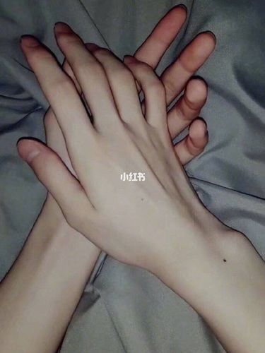 白皙且骨节分明,男生的手这样子最好看啦_插画_绘画_美术_艺术_手控