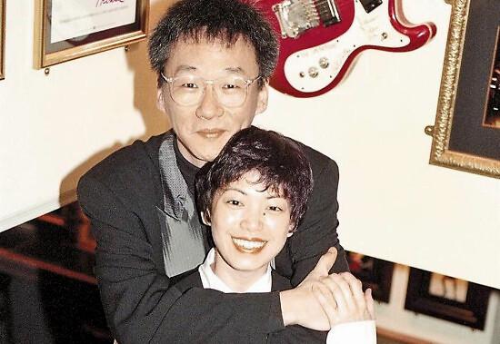 "金声天后"10年无性婚姻换来老公出轨生子,离婚后终身