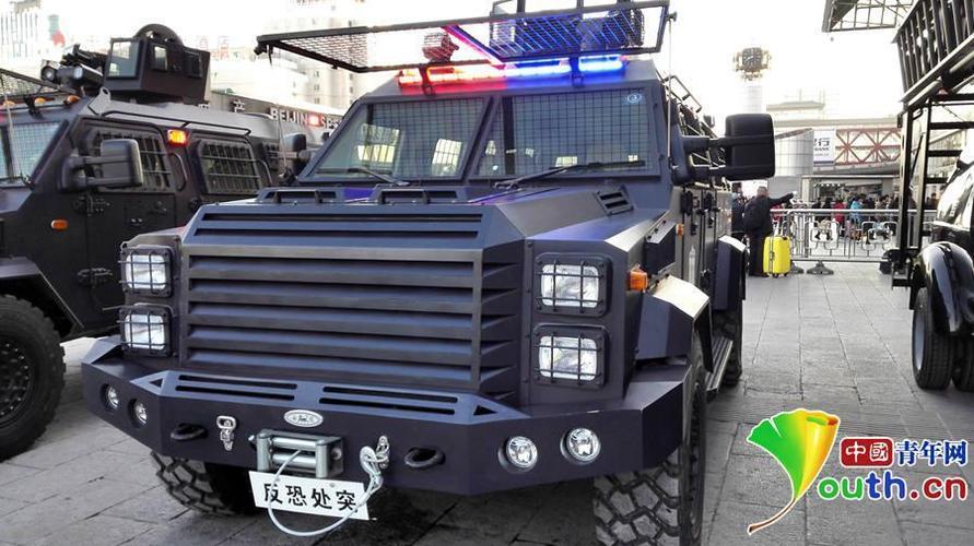 北京春运安保现反恐处突新装备 女特警亮相