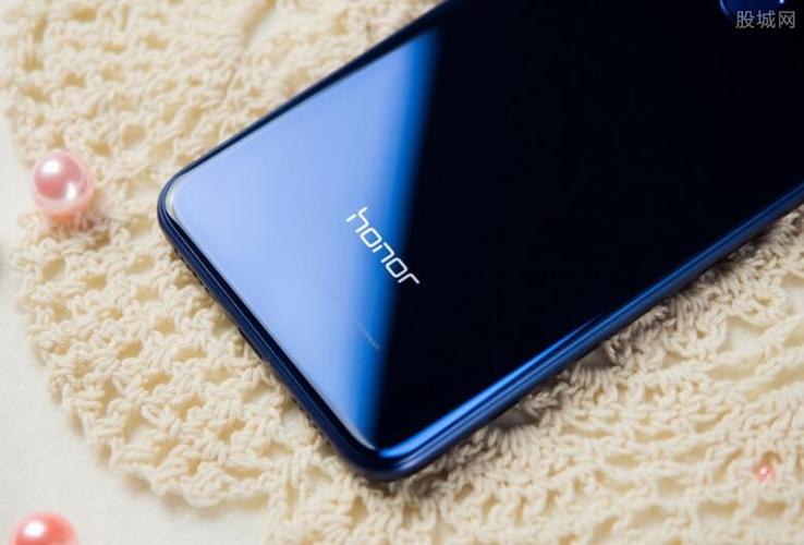 相信大家还记得,在去年11月17日,荣耀公司正式成为一个独立品牌,由