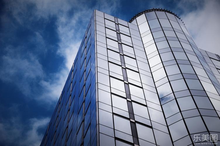 蓝色天空现代城市高楼大厦建筑高清图片下载_风光城市图片_乐美图网