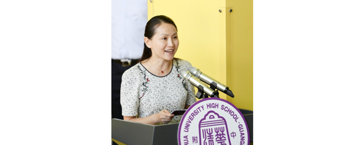 广华学校副校长王岚主持开学典礼