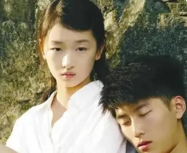 周冬雨跟妈妈改嫁后继父把她当亲生女儿遇到他是我的幸运