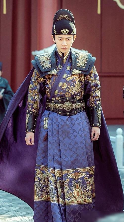 《锦衣之下》任嘉伦美图分享,穿上锦衣卫服饰的陆大人