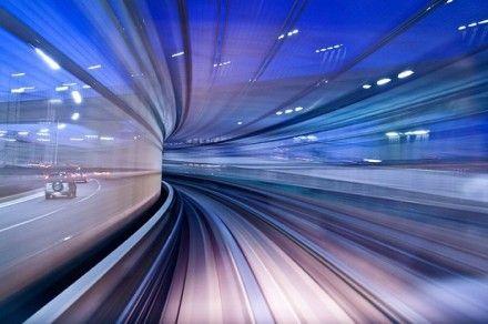 一路前行 穿越时空交错的隧道 .(我们都是蓝色控@蓝色潮流控)