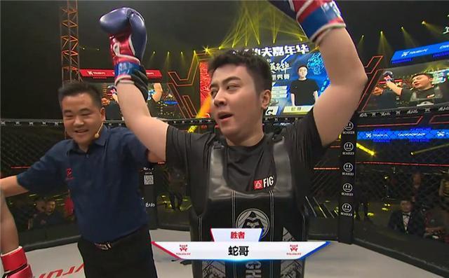 虎牙拳赛开启,lol阵营先下一城!蛇哥爆锤洋气黄,宣告都服了