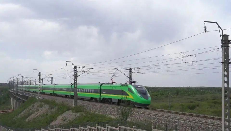 这里首次开行复兴号"绿巨人"