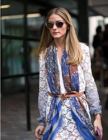 吧~不过这种穿法需要一定的穿衣技巧噢~而且丝巾的size也有足够大