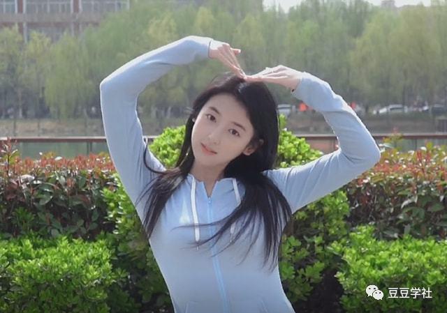 河南一美女校花火了清纯可爱美丽动人网友是初恋的感觉