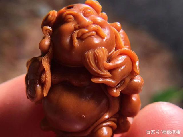 妙女橄榄核雕挡不住的艺术气息扑面而来