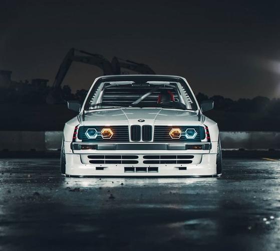 宝马e30,鲨鱼的前脸,惊人的六边形车灯