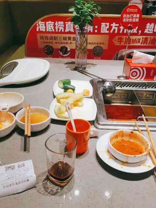 海底捞火锅(南海万科广场店)-"买的双人套餐,两个女生吃还是很饱的