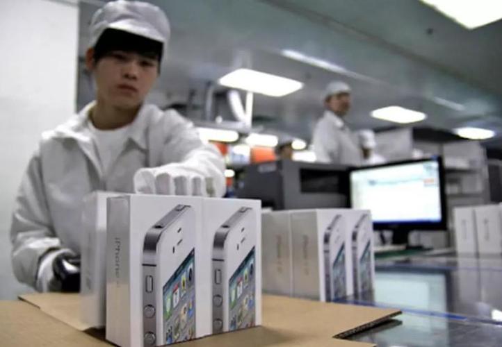 富士康工人底薪只有2000多,却有很多年轻人去?