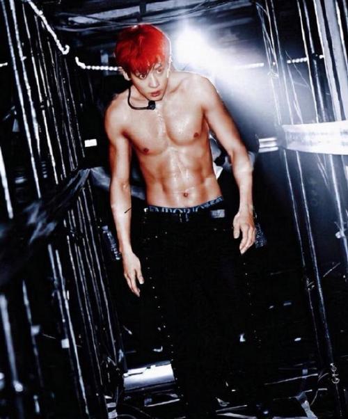 exo全员晒腹肌:张艺兴轮廓分明,吴世勋堪称雕塑美男