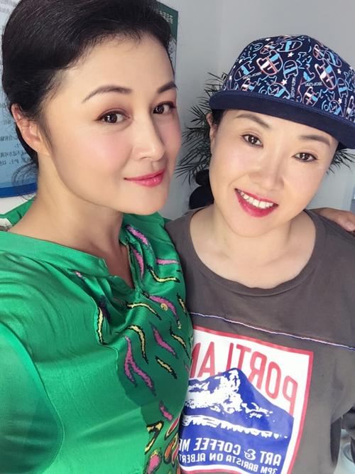 刘能媳妇孙丽荣.舞台魅力十足的女人.红唇美丽绽放