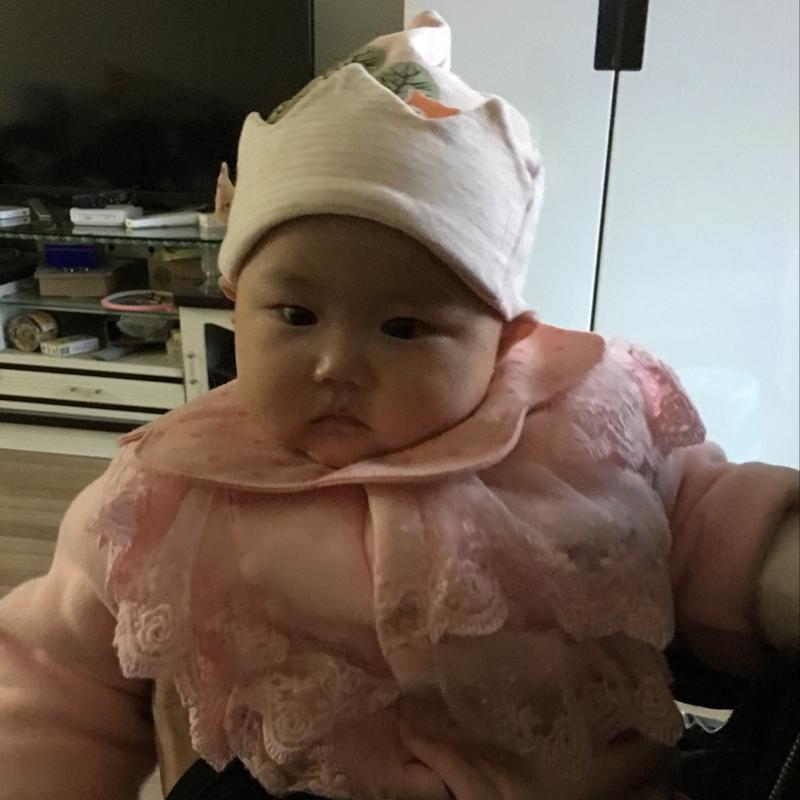 宝宝现在5个月零6天了,头每次都爱往左侧偏,把她纠正了又歪过