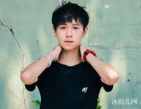 冰棍儿网 明星 > 正文  姓名:陈义夫   来自:湖北武汉   星座:白羊座