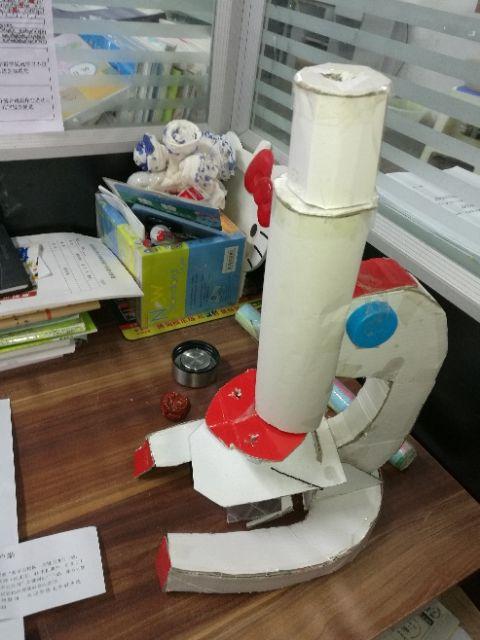 硬纸做的显微镜模型,形象逼真
